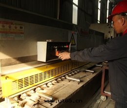 剪板機(jī)與(yǔ)折彎機(jī)